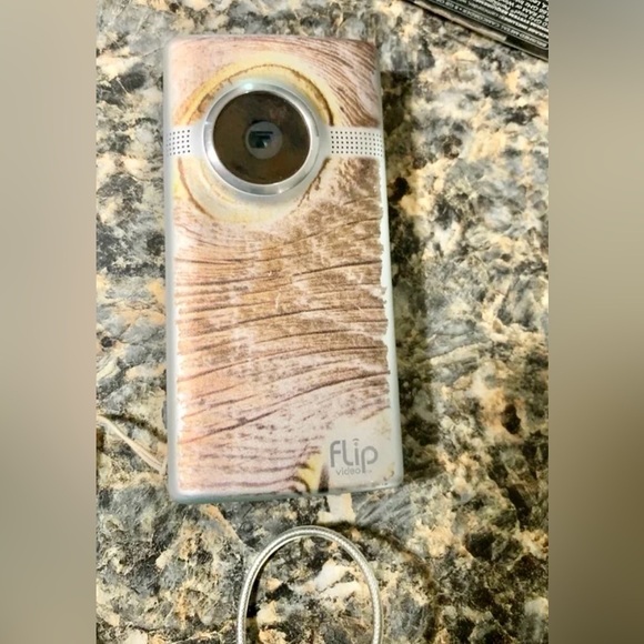 Camcorder FLIP video mini HD 8 GB memory records 120 minutes original box/papers - Picture 3 of 5
